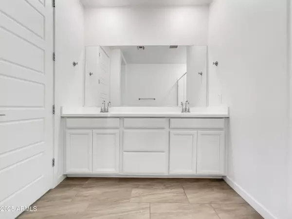 Chandler, AZ 85286,1956 S SENATE Street