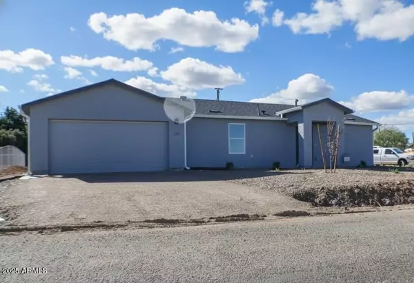 20675 E Cactus Wren Drive Drive #8, Mayer, AZ 86333