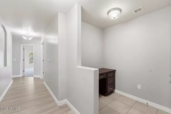 Phoenix, AZ 85054,5350 E DEER VALLEY Drive #2420