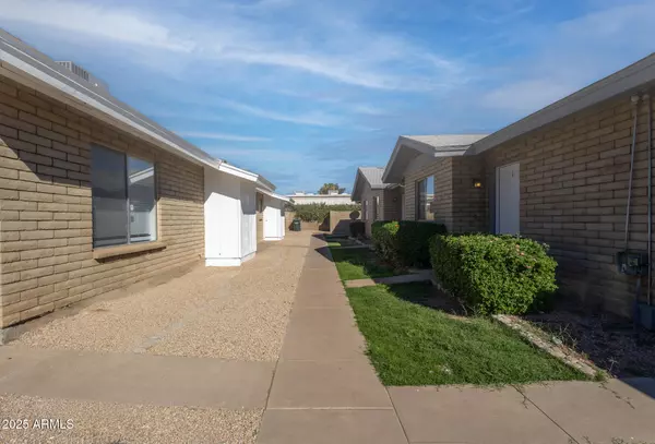 Phoenix, AZ 85015,2034 W LAWRENCE Road #2