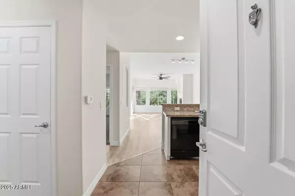 5350 E DEER VALLEY Drive #2429, Phoenix, AZ 85054