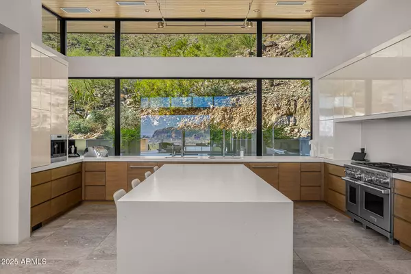 Paradise Valley, AZ 85253,7050 N 39TH Place