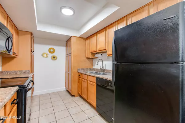 Phoenix, AZ 85018,3825 E CAMELBACK Road #105