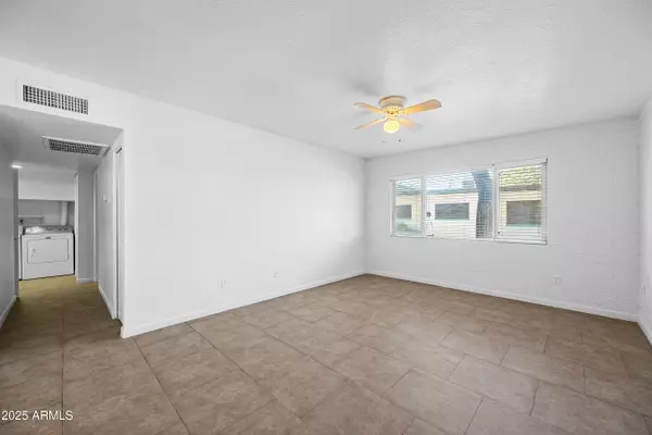 Phoenix, AZ 85015,1518 W COLTER Street #4