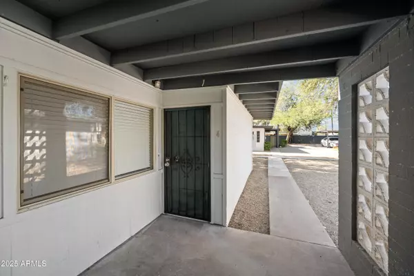 Phoenix, AZ 85015,1518 W COLTER Street #4