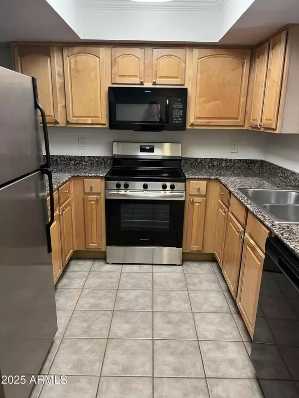 Phoenix, AZ 85053,3435 W DANBURY Drive #B104