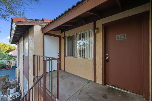 Phoenix, AZ 85020,725 E VOGEL Avenue #203