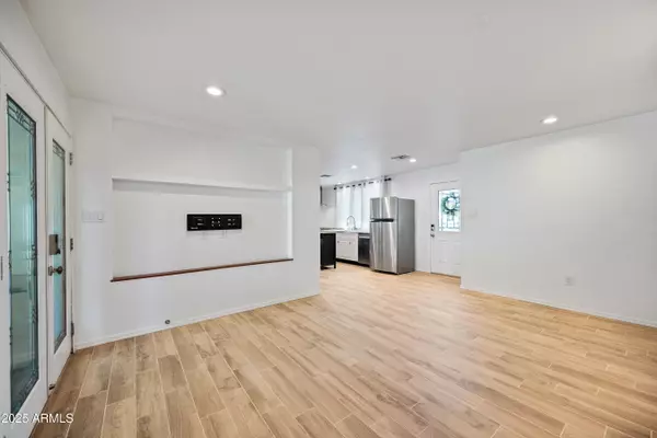 Phoenix, AZ 85014,1014 E ORANGE Drive