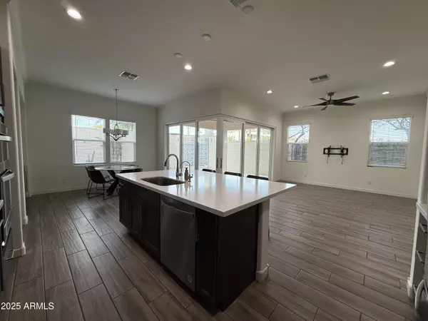 Phoenix, AZ 85014,1555 E OCOTILLO Road #20