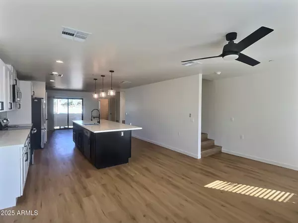 Phoenix, AZ 85032,2502 E PARADISE Lane #6