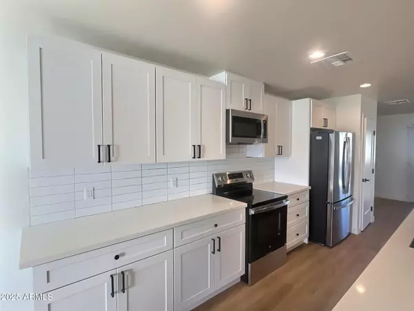 Phoenix, AZ 85032,2502 E PARADISE Lane #1