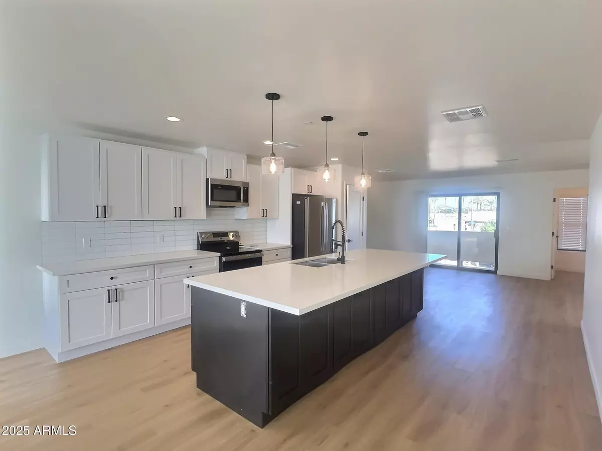 Phoenix, AZ 85032,2502 E PARADISE Lane #6