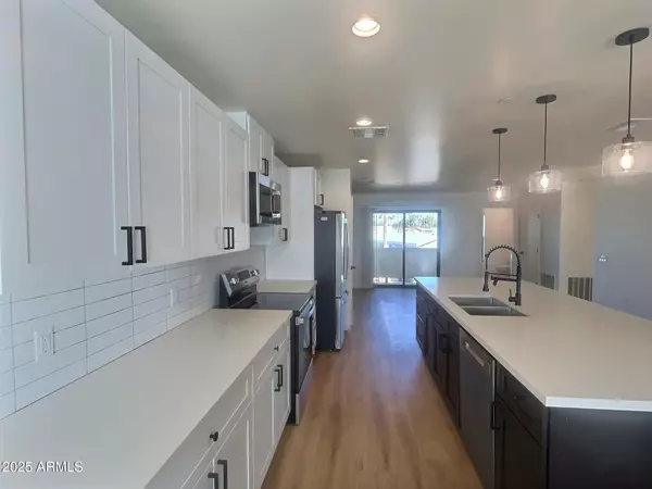 Phoenix, AZ 85032,2502 E PARADISE Lane #6