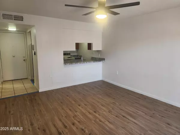 Phoenix, AZ 85016,3033 E DEVONSHIRE Avenue #1028