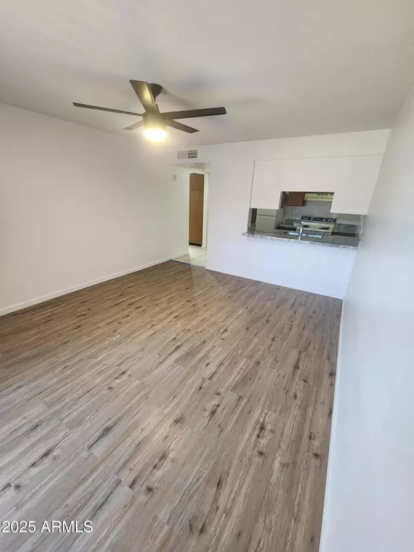 Phoenix, AZ 85016,3033 E DEVONSHIRE Avenue #1028