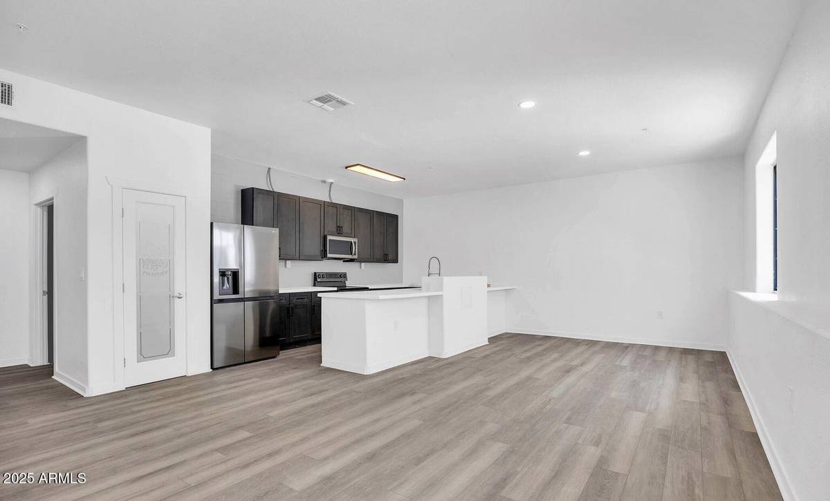 Tempe, AZ 85281,834 S FARMER Avenue