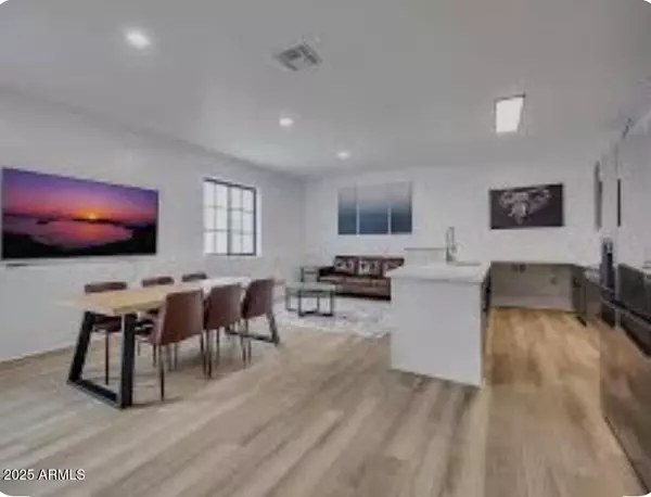 Tempe, AZ 85281,834 S FARMER Avenue