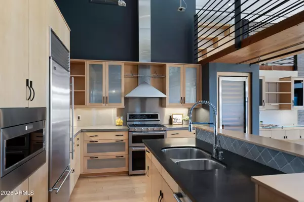 Phoenix, AZ 85014,914 E OSBORN Road #402