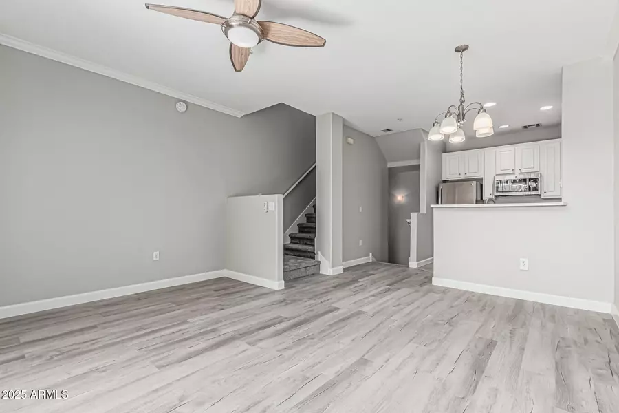 4455 E Paradise Vlg Parkway S #1013, Phoenix, AZ 85032