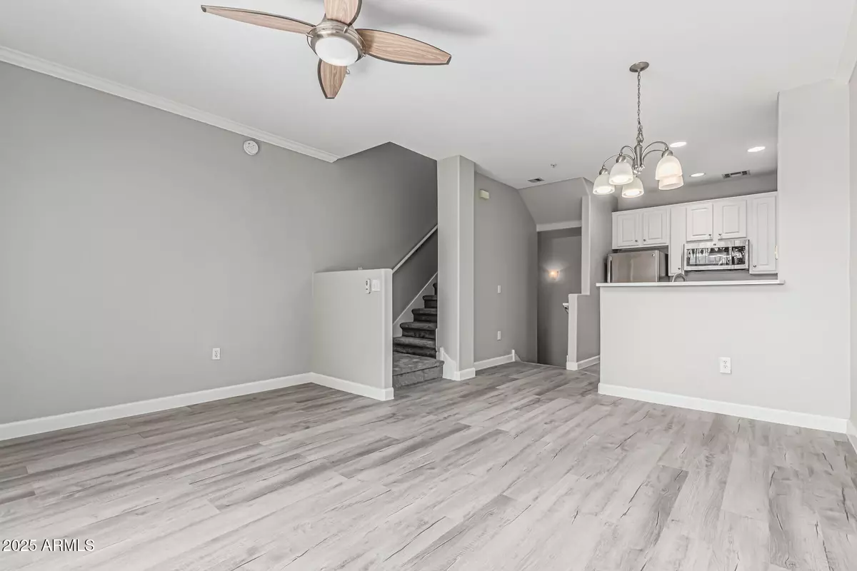 Phoenix, AZ 85032,4455 E Paradise Vlg Parkway S #1013