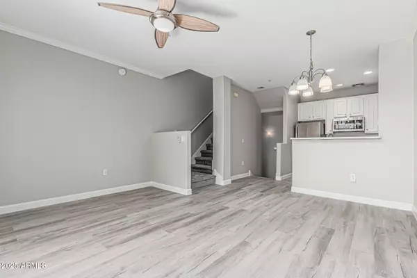 4455 E Paradise Vlg Parkway S #1013, Phoenix, AZ 85032