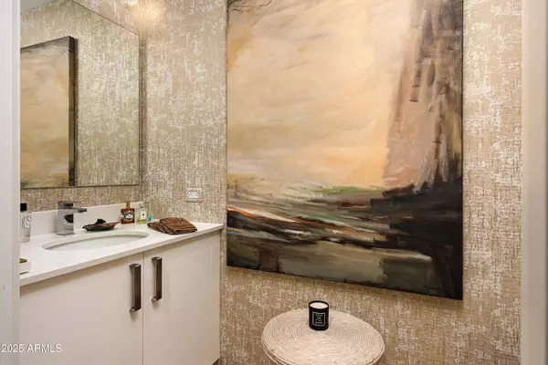 Scottsdale, AZ 85254,7120 E KIERLAND Boulevard #318