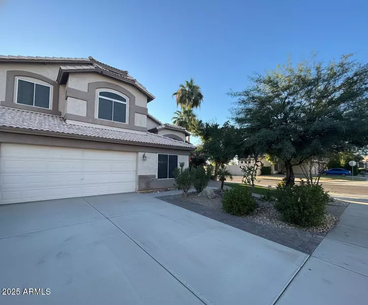 13781 W VERNON Avenue, Goodyear, AZ 85395