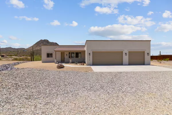 48126 N Coyote Pass Road, New River, AZ 85087