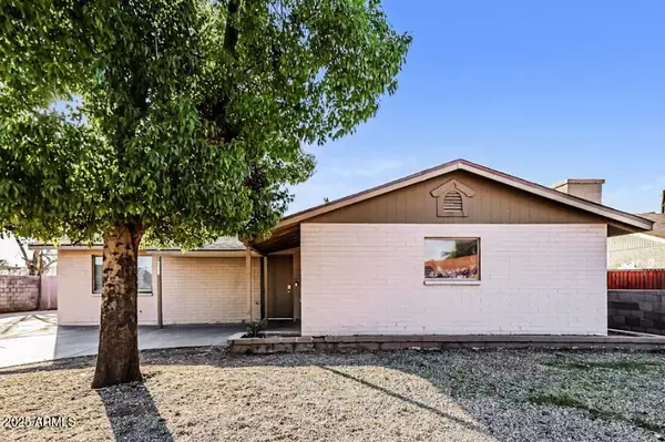 6921 W HAZELWOOD Street, Phoenix, AZ 85033