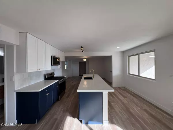 Phoenix, AZ 85029,2138 W SUNNYSIDE Avenue