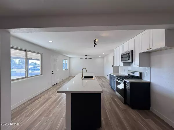 Phoenix, AZ 85029,2138 W SUNNYSIDE Avenue