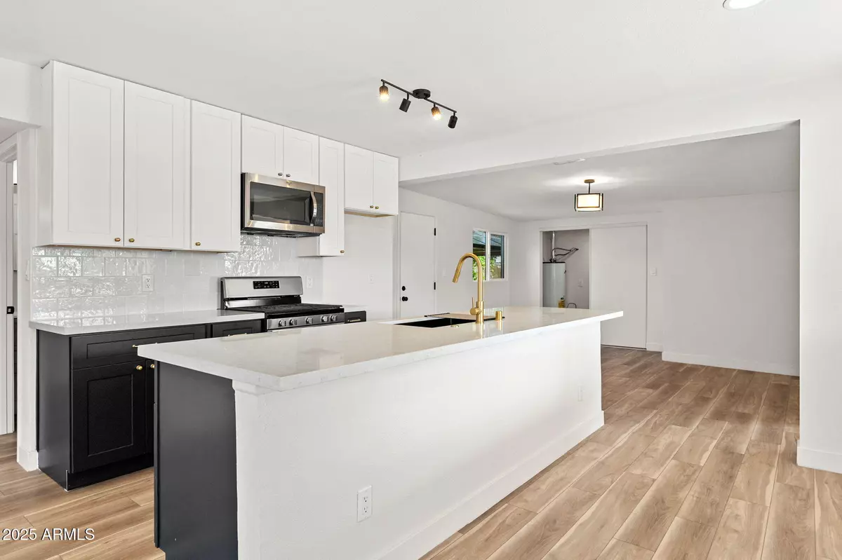 Phoenix, AZ 85029,2138 W SUNNYSIDE Avenue