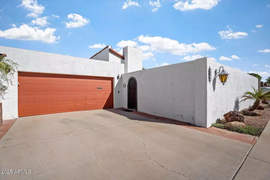 2022 E BISHOP Drive, Tempe, AZ 85282