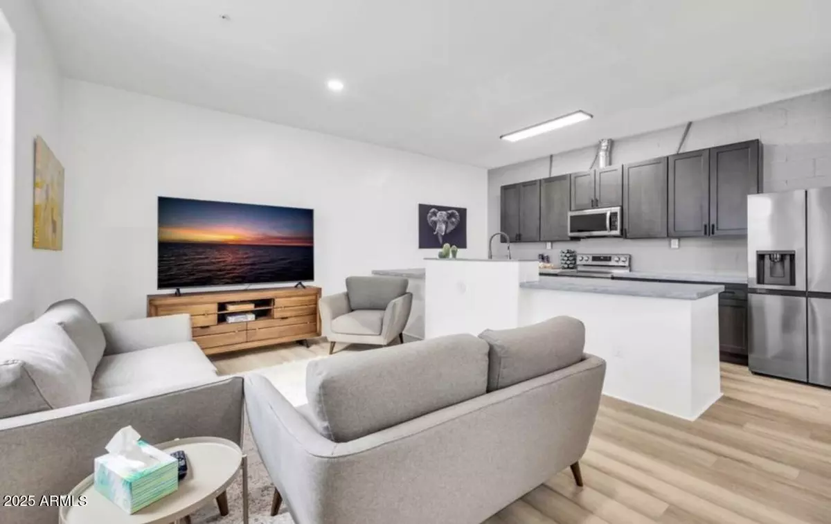 Tempe, AZ 85281,838 S FARMER Avenue