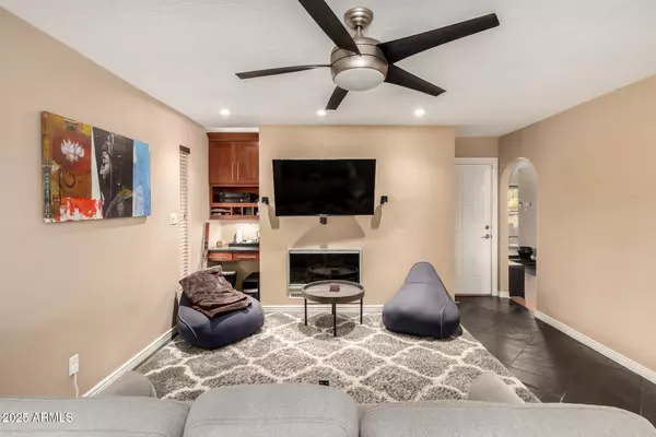 Phoenix, AZ 85014,5319 N 15TH Street