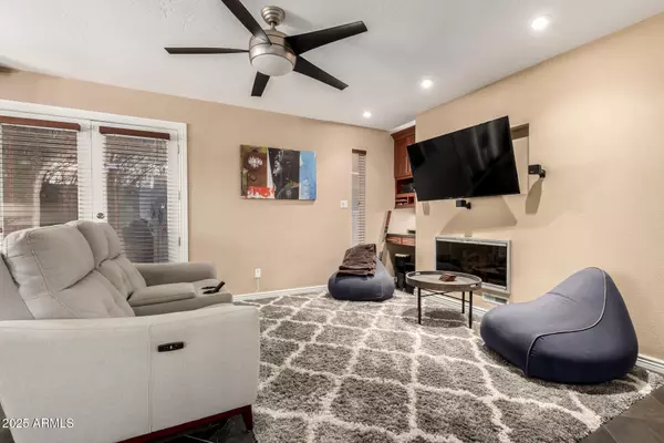 Phoenix, AZ 85014,5319 N 15TH Street