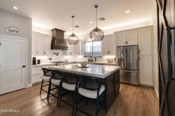 2212 W APACHE RAIN Road, Phoenix, AZ 85085