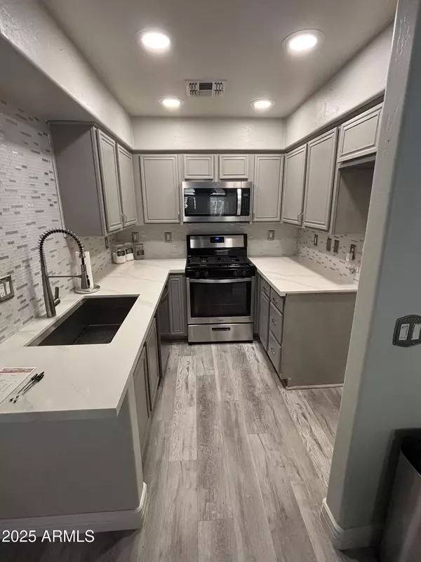 Phoenix, AZ 85044,5015 E CHEYENNE Drive #31