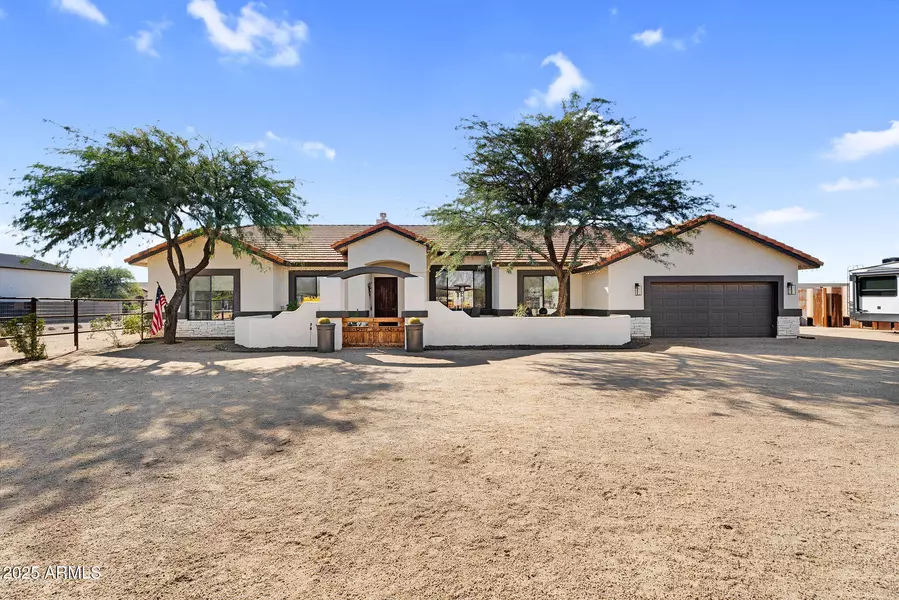 907 E CARLISE Road, Phoenix, AZ 85086