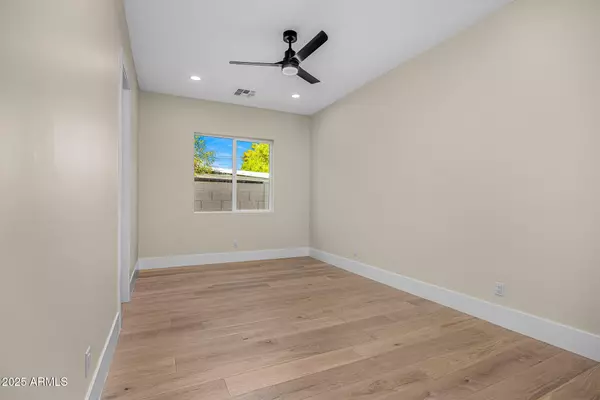 Phoenix, AZ 85018,4307 E AVALON Drive