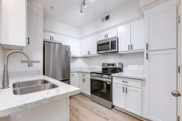 Phoenix, AZ 85016,1701 E COLTER Street #218