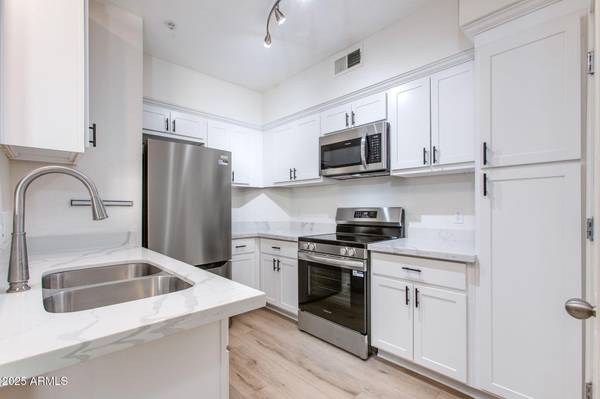 Phoenix, AZ 85016,1701 E COLTER Street #218