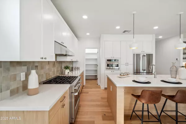 Phoenix, AZ 85018,5533 E EARLL Drive