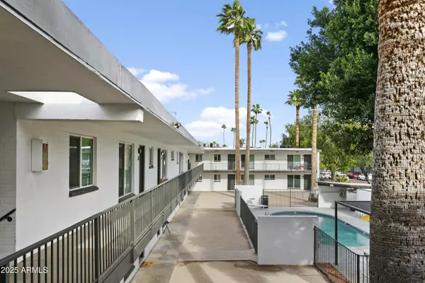 Phoenix, AZ 85015,2014 W BERRIDGE Lane