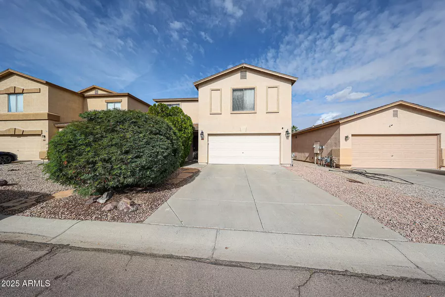 1126 E Silktassel Trail, San Tan Valley, AZ 85143
