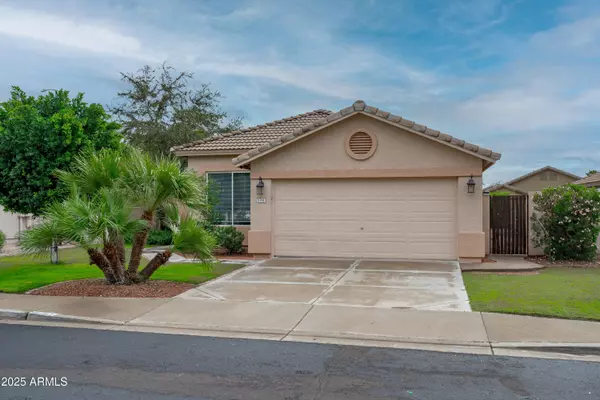 5761 E GARNET Avenue, Mesa, AZ 85206