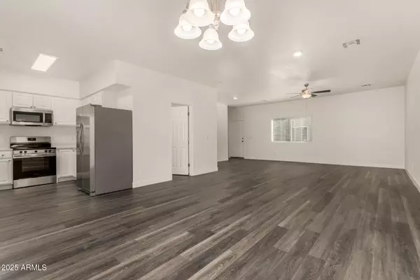 Phoenix, AZ 85032,2838 E TRACY Lane #3