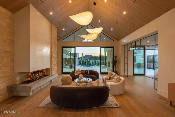 Phoenix, AZ 85018,4729 E ARCADIA Lane