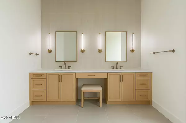 Scottsdale, AZ 85255,9280 E THOMPSON PEAK Parkway #25