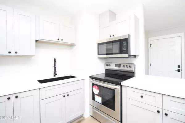 Phoenix, AZ 85007,802 S 11th Avenue #4